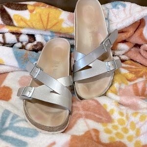 Woman’s Birkenstock Size 39 (8-8.5)